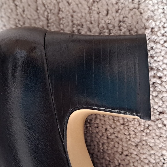 CALICO Low-heeled Leather Pumps - Picture 7 of 10